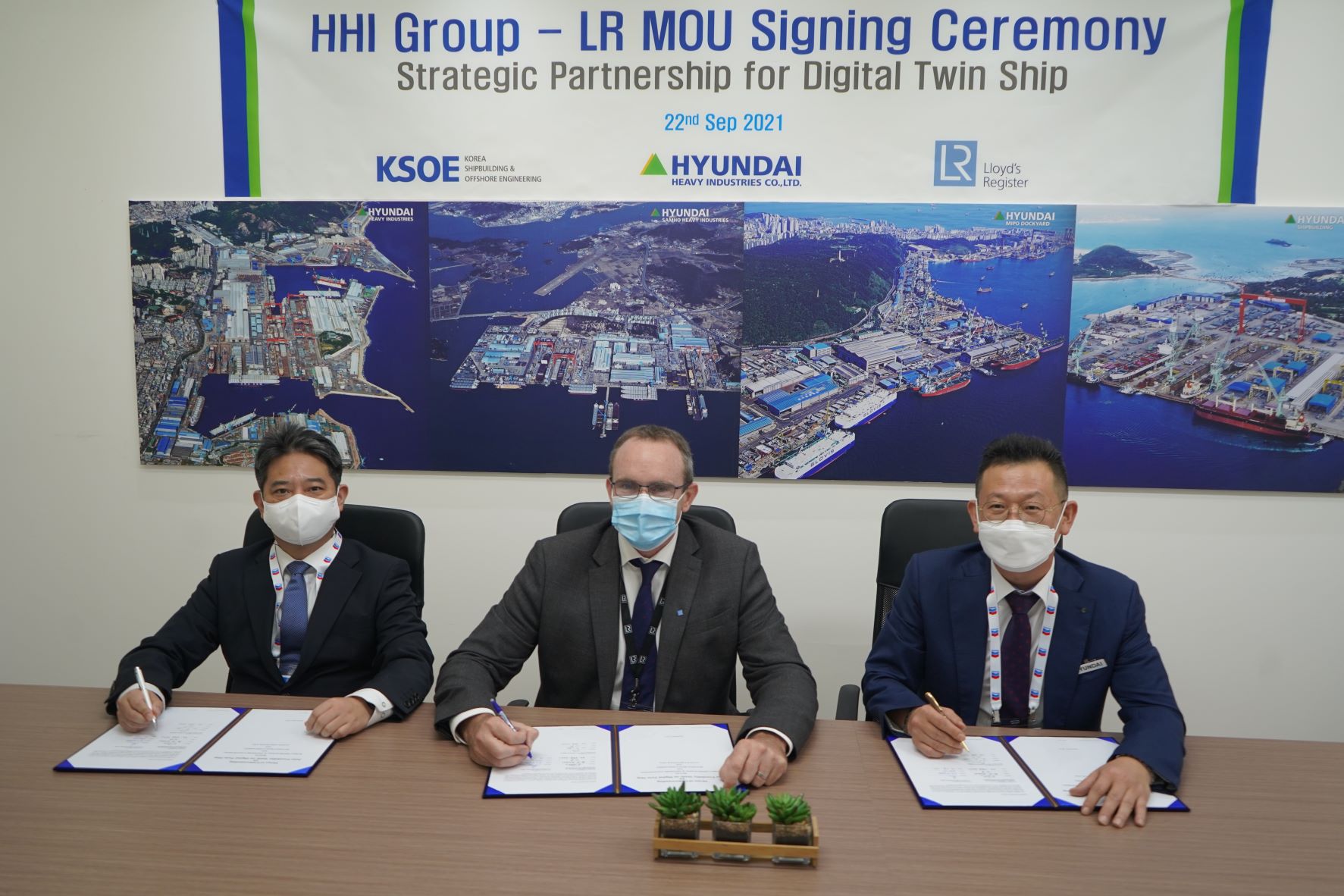 hhi-and-lr-mou-signing-gastech-2021-web.jpg
