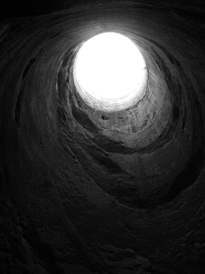 View_from_inside_the_well_towards_well_boring_hole.JPG